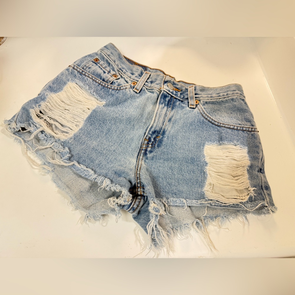 Levi’s low rise cutoff jean shorts 7